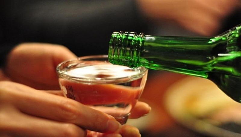 Nam giới uống quá 3 đơn vị rượu/ngày, nữ giới uống quá 2 đơn vị rượu/ngày được coi là lạm dụng rượu